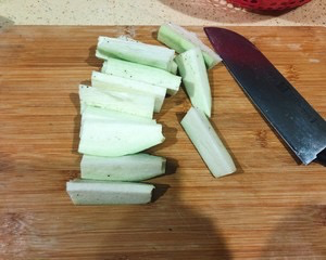 砂锅什么材质的好，金刚煲砂锅是什么材质（冬季煲汤砂锅选购指南）