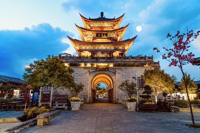 云南旅游必去的景点 云南旅游值得一去的10个地方推荐，云南旅游必去的景点（去过3个的都说‘美到窒息’）