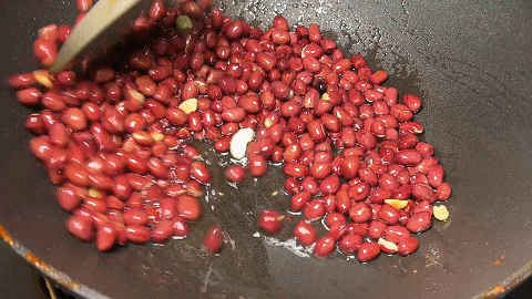 老醋花生米的做法，糖醋花生米怎么做（老醋花生米这样做）