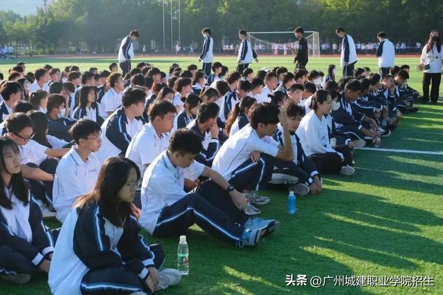 自提柜怎么取快递，邮政包裹怎么自取（城建青年，这些秘密你知道吗）