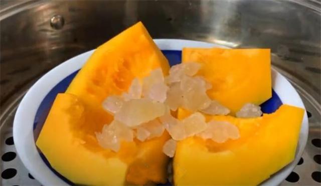 小米南瓜红枣粥，怎样做美味的南瓜红枣营养粥（半个南瓜加1把红枣）