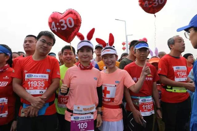 每天跑五公里一个月可以瘦多少斤，每天跑5公里一个月能瘦多少（五公里破18分钟并不难！）