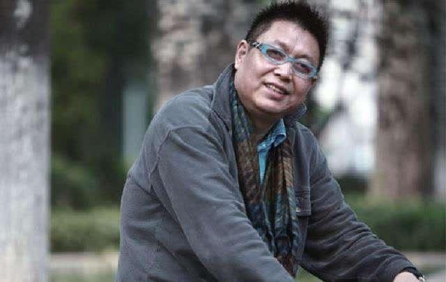 王芳个人资料简介，王芳个人资料（从情感主播到直播卖书一姐）