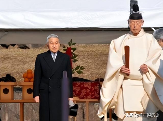 日本天皇是什么职位，日本天皇指的是谁（日本的天皇和首相有什么区别）