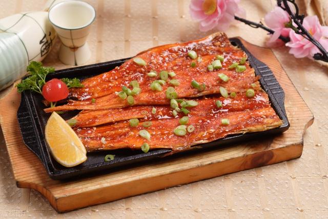 无头鱼是什么鱼，市场卖的无头鱼是什么鱼（市场上卖的的鳕鱼为何都没有头）