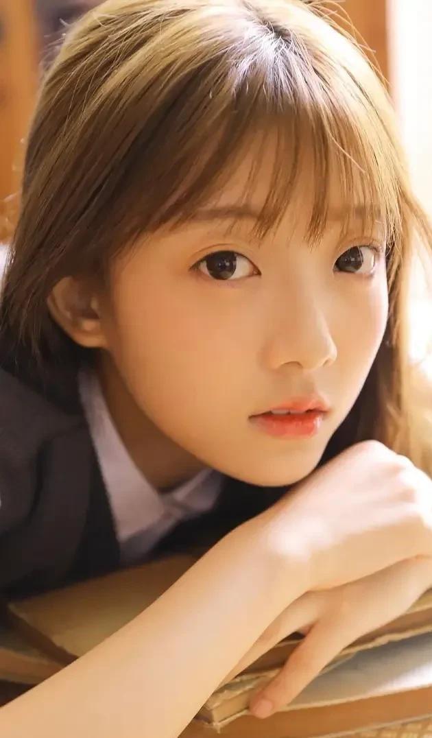 第一次加女生微信应该怎么开头聊天，刚加女生的微信开场白怎么聊（幽默的向女孩要微信号）