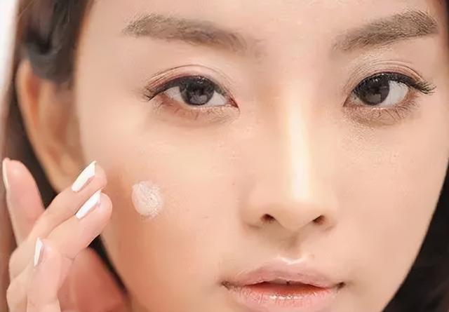 染什么颜色能盖住红色，黑棕色头发图片效果（教你一招，轻松打造呼吸感底妆）