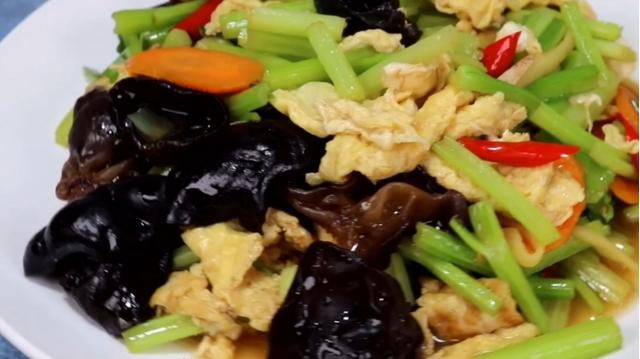 芹菜木耳做法大全家常窍门，芹菜和木耳搭配
