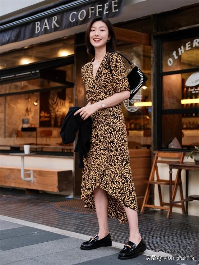 配裙子穿的鞋子，女生穿裙子配什么鞋比较好看（穿裙子还是最配“乐福鞋”）