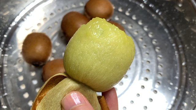 奇异果怎么去皮，奇异果的功效与作用图片（教你一招，3秒去皮不脏手）