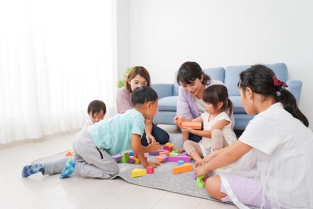 小孩子说话晚怎么办，小孩说话晚要怎么办（遇到不爱开口的宝宝家长要先了解原因）