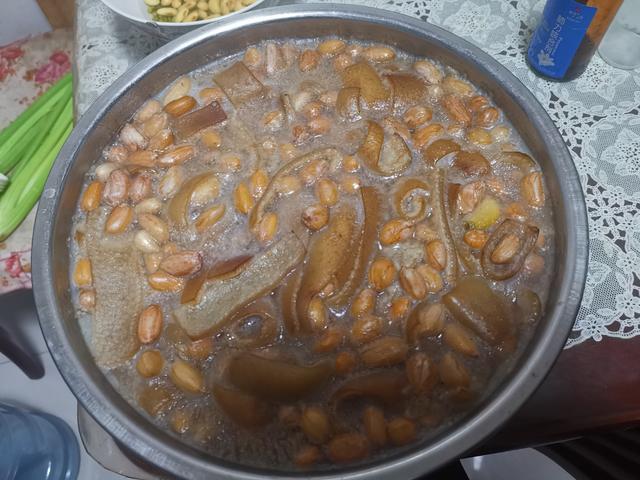 制作肉皮冻方法，肉皮冻最正宗的做法和步骤（猪皮冻家常做法）