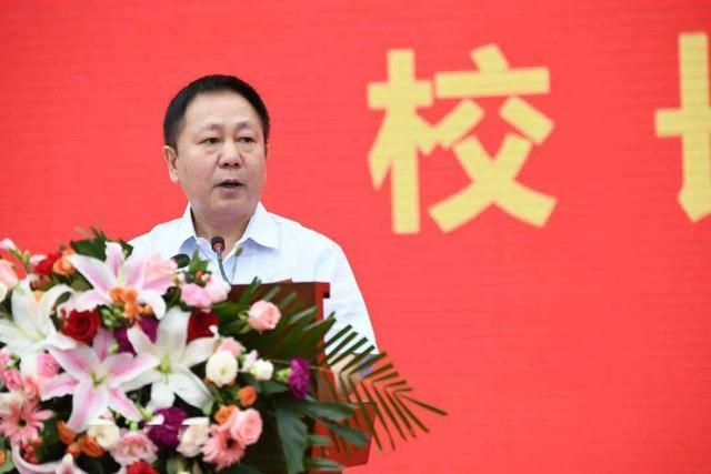 武汉大学校长什么级别（武大校长）