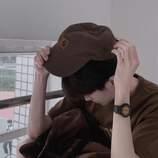 高级感男生头像，高级感拉满的男生头像微信（小众又高级的不露脸男生头像）