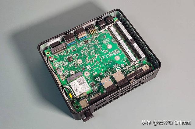 合金弹头峡谷战，合金弹头通关图片（仅约一瓶饮料容积的千元级迷你主机）