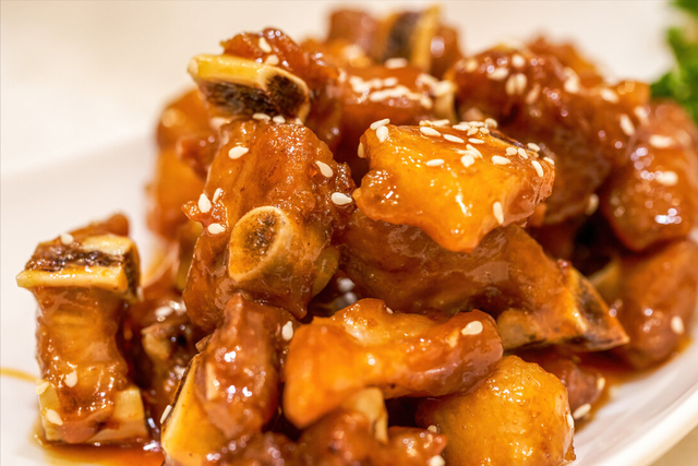 梅花骨头在猪身上什么位置，梅花骨猪什么位置图片（要分清脊骨、颈骨、前排、后排）