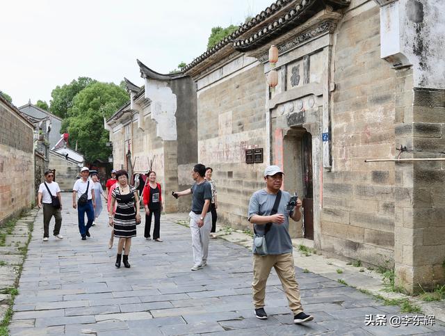 同学聚会说说幽默短句，同学聚会搞笑短句（快乐时光总是那么美好）