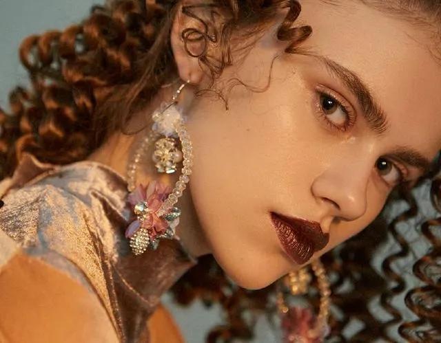 珍珠耳环的演员，珍珠耳环的演员列表（杨幂的烟头耳饰最为古怪）