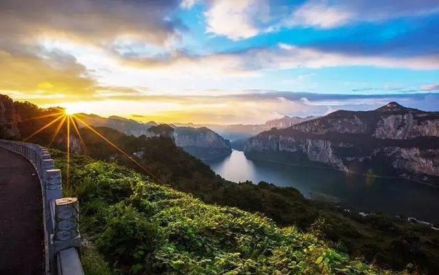 贵州旅游十大景点，贵州旅游十大景点排名千户苗寨（贵州十大冷门景点）
