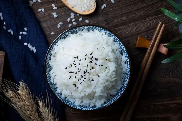 黑加仑葡萄干的功效与作用，黑加仑干的功效与作用（揭秘葡萄干的养生真相）