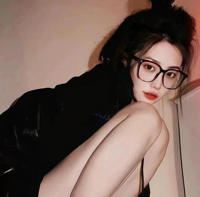 微笑女生头像微信，微笑女生头像（美女微信头像#）