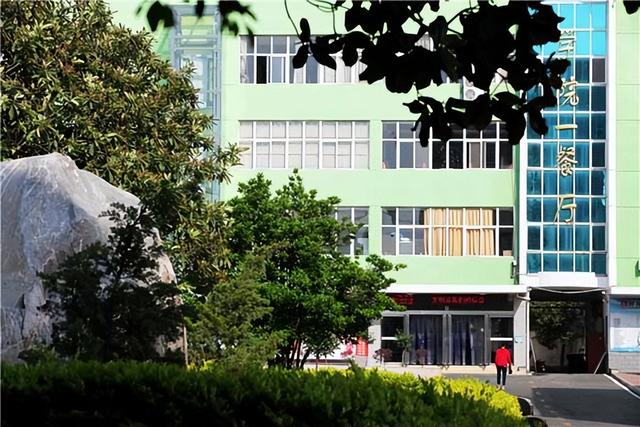 平顶山工业职业技术学院怎么样，平顶山工业职业技术学院是几本学校（专题会议已经召开）