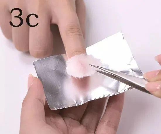 美甲怎么快速卸掉，怎么快速把美甲卸掉（最全的正确的涂甲油胶步骤——卸甲的操作步骤教程）