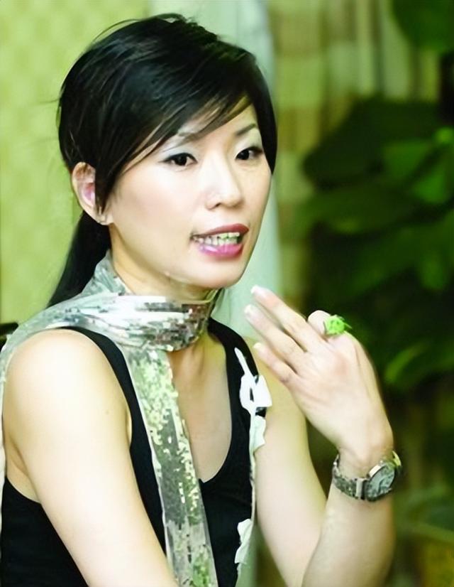 阿桑：从小寄人篱下，凭《一直很安静》走红，结婚前因癌症去世