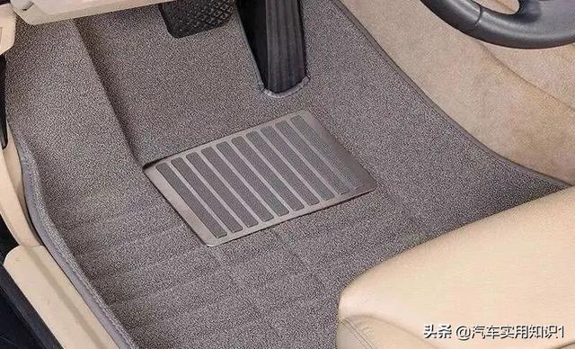 汽车脚垫哪种好，汽车脚垫哪种好各有什么优缺点（选哪种材质的脚垫比较好）