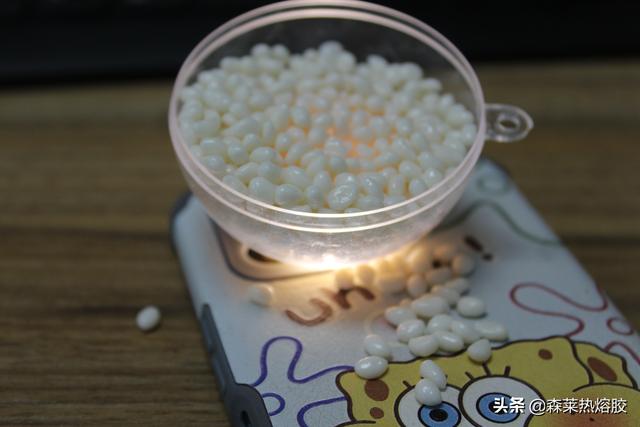 热熔胶怎么去除，热熔胶凝固了怎么去除（EVA热熔胶用什么可以去掉）