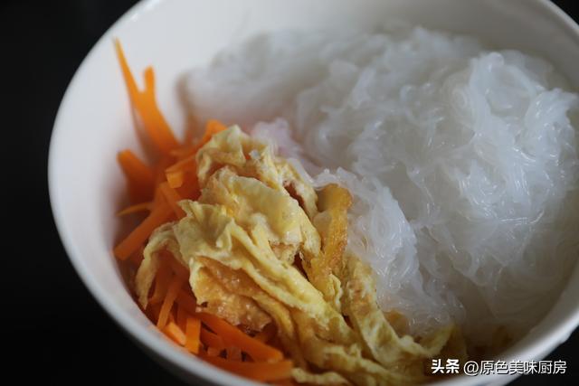 龙口粉丝怎么泡，龙口粉丝要泡过再煮吗（分享一道简单菜）