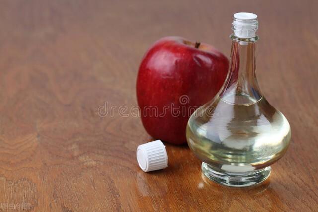 咖啡渍在衣服上怎么清洗掉，怎么去除衣服上的咖啡渍（杯子内有咖啡渍怎么洗都洗不掉）