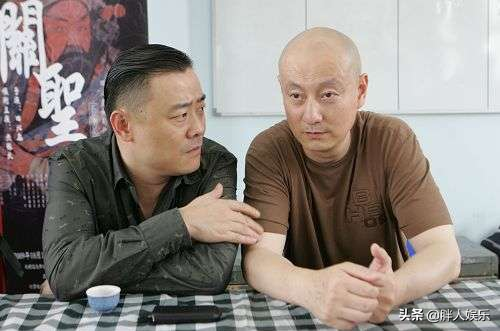 周立波笑侃30年下载，周立波笑侃三十年下载（周立波是怎么“毁”掉自己的）