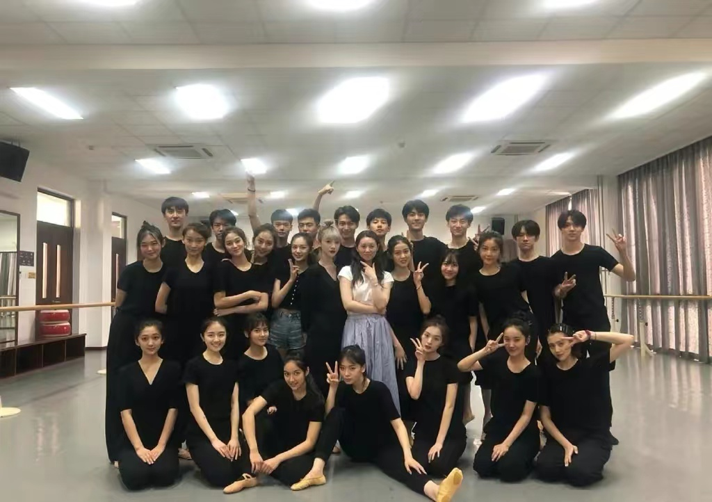 易烊千玺的学校（中戏明星班毕业啦）