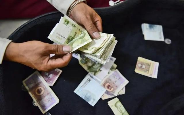 一般配老花镜多少钱，老花镜配一个多少钱（2000元就能干的小生意）