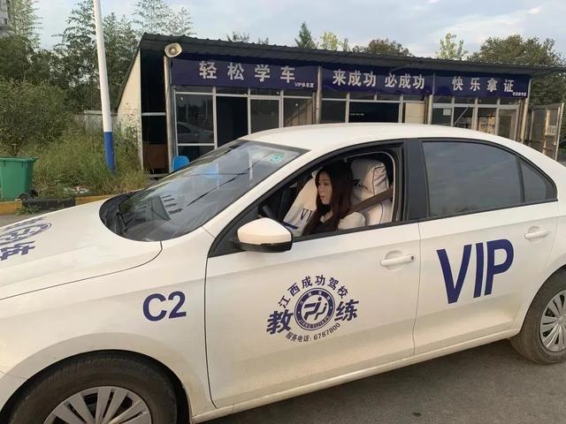 驾校学车多少钱，驾校学车多少钱啊（让每一分钱交得明明白白）