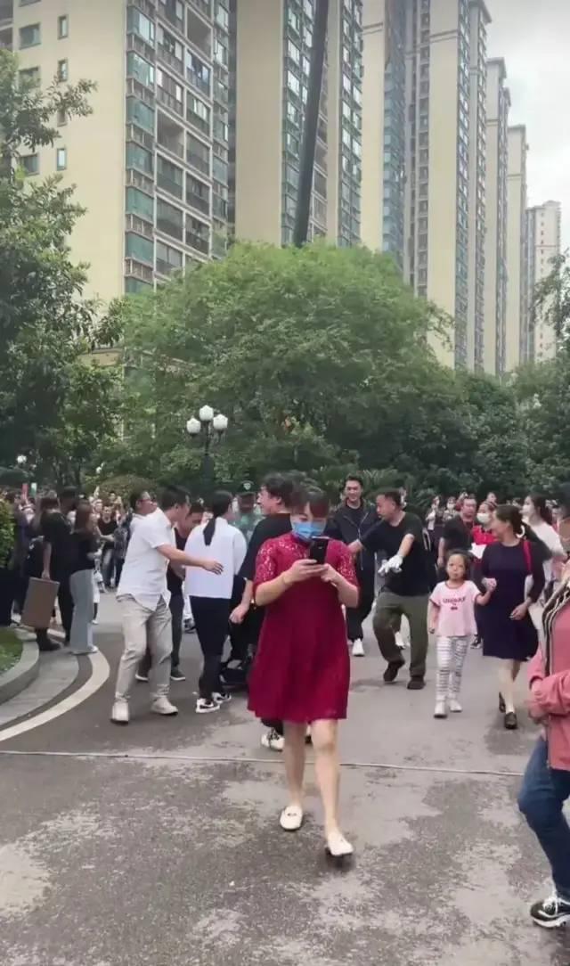 靳东有几个妻子，靳东的前妻（与二婚的江珊同居5年后）