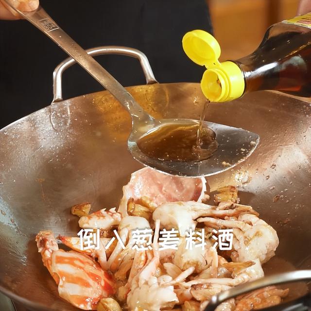 爆炒香辣蟹家常做法，香辣蟹的做法 最正宗的做法视频（这个秋天已经连吃3次了）