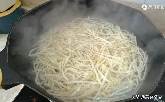 电饼铛做凉皮最简单的做法，在家用电饼铛做凉皮怎么做（电饼铛做凉皮的正确做法）