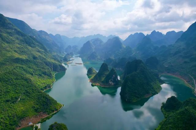 广西有哪些景点值得去，广西有哪些景点值得去看（快把广西这些游玩不累、老少皆宜的山湖美景安排上~）