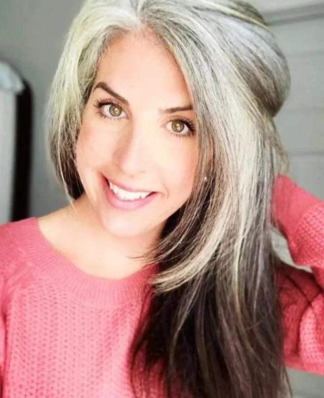 白色头发怎么染，白头发染什么颜色能盖住（今年流行白发“不染”）