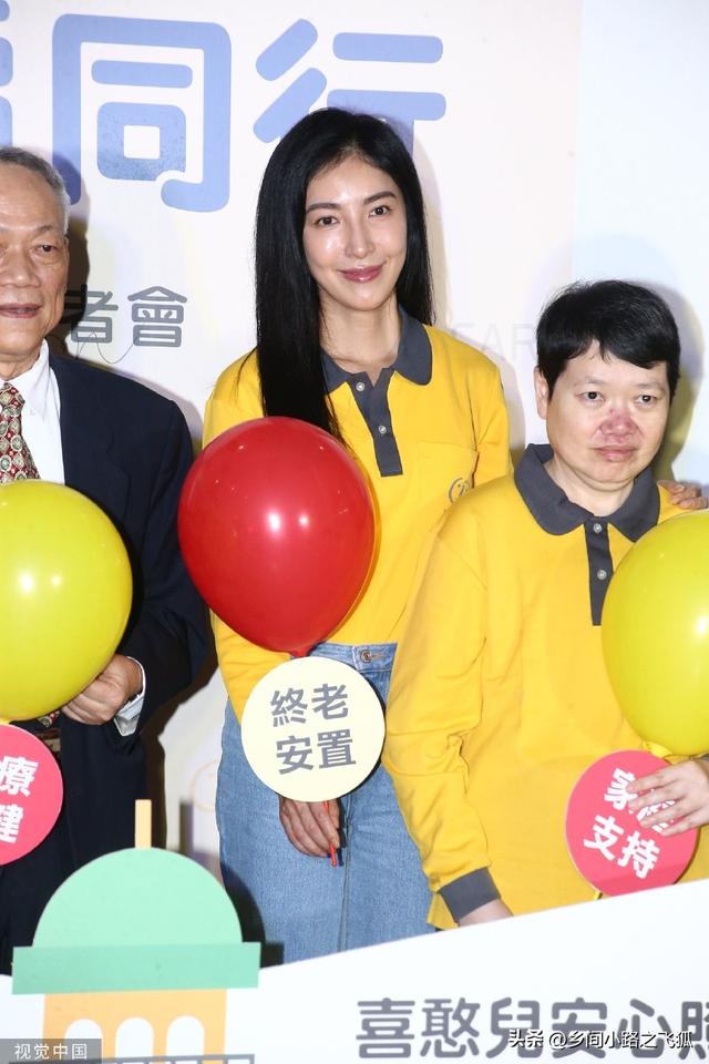 黄色上衣搭配，黄色上衣搭配紫色裤子好看吗（杨谨华一身休闲穿搭出席活动）