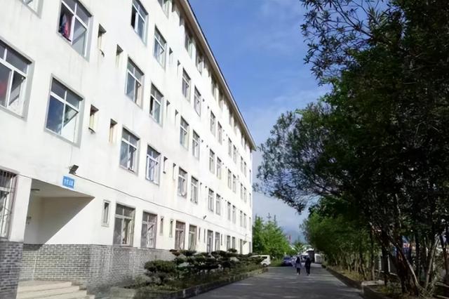 成都华大卫校学费一年是多少，成都华西卫校一年学费（成都有哪些好点的卫校）