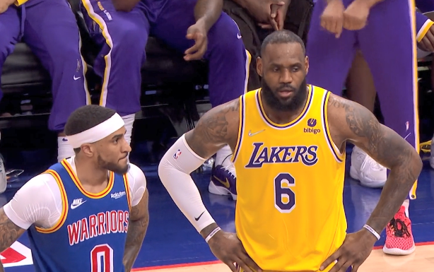 nba历届得分王，NBA历届得分王（詹姆斯正式加冕NBA历史总得分王）