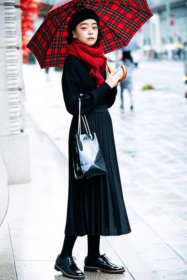 枣红色最佳颜色搭配，暗枣红色的最佳搭配色（亮眼气质又不容易出错）