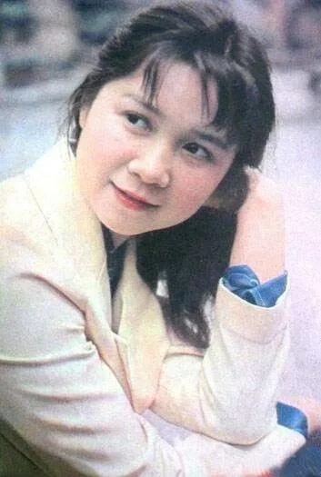 蔡明的丈夫是谁，蔡明和丈夫结婚了吗（演员蔡明：24岁嫁丁秋星）