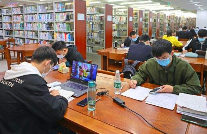 学校内卷（大学）