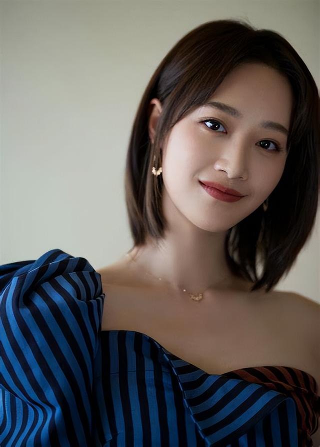 李庚希在哪上大学，李庚希哪个大学毕业的（低情商边程北电第一,李庚希落榜没读大学,艺考后鲜肉小花命运如何）