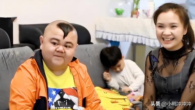 李连红和袖珍人一家，农村“袖珍人”张荣的“绝地”反击