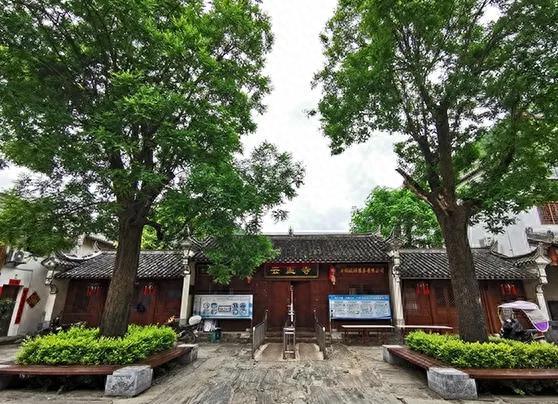 秦岭怀抱中的云盖寺